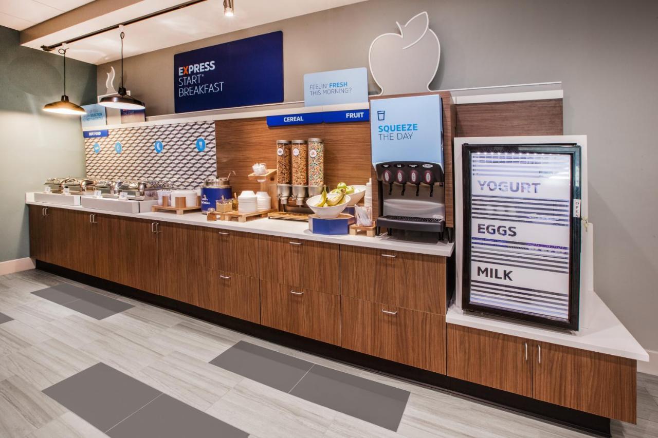 Holiday Inn Express - Gulfport Beach By Ihg Bagian luar foto
