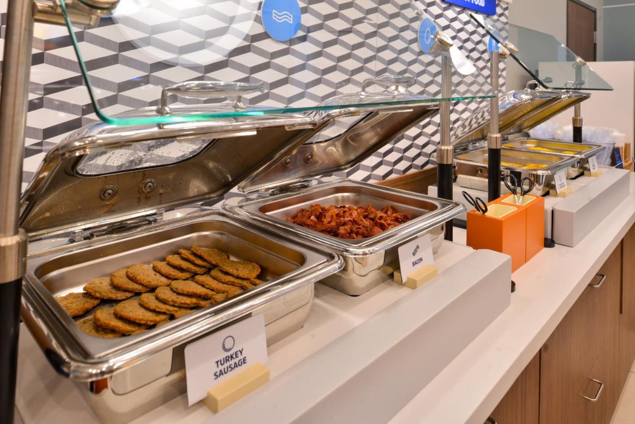 Holiday Inn Express - Gulfport Beach By Ihg Bagian luar foto