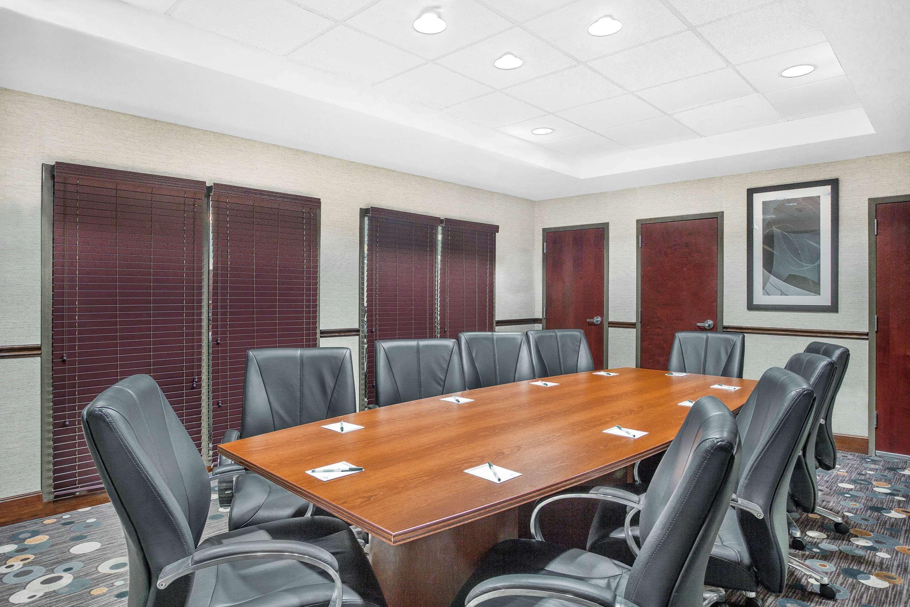 Holiday Inn Express - Gulfport Beach By Ihg Bagian luar foto