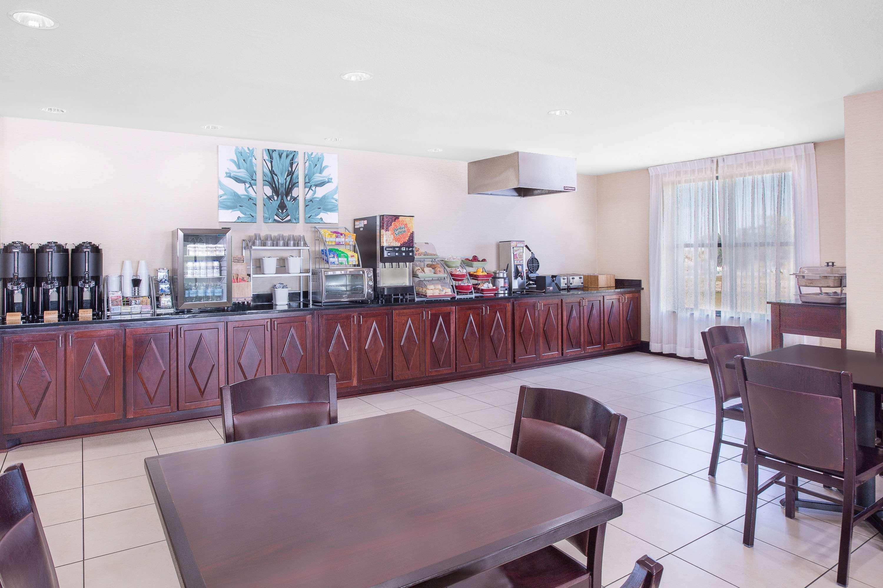 Holiday Inn Express - Gulfport Beach By Ihg Bagian luar foto