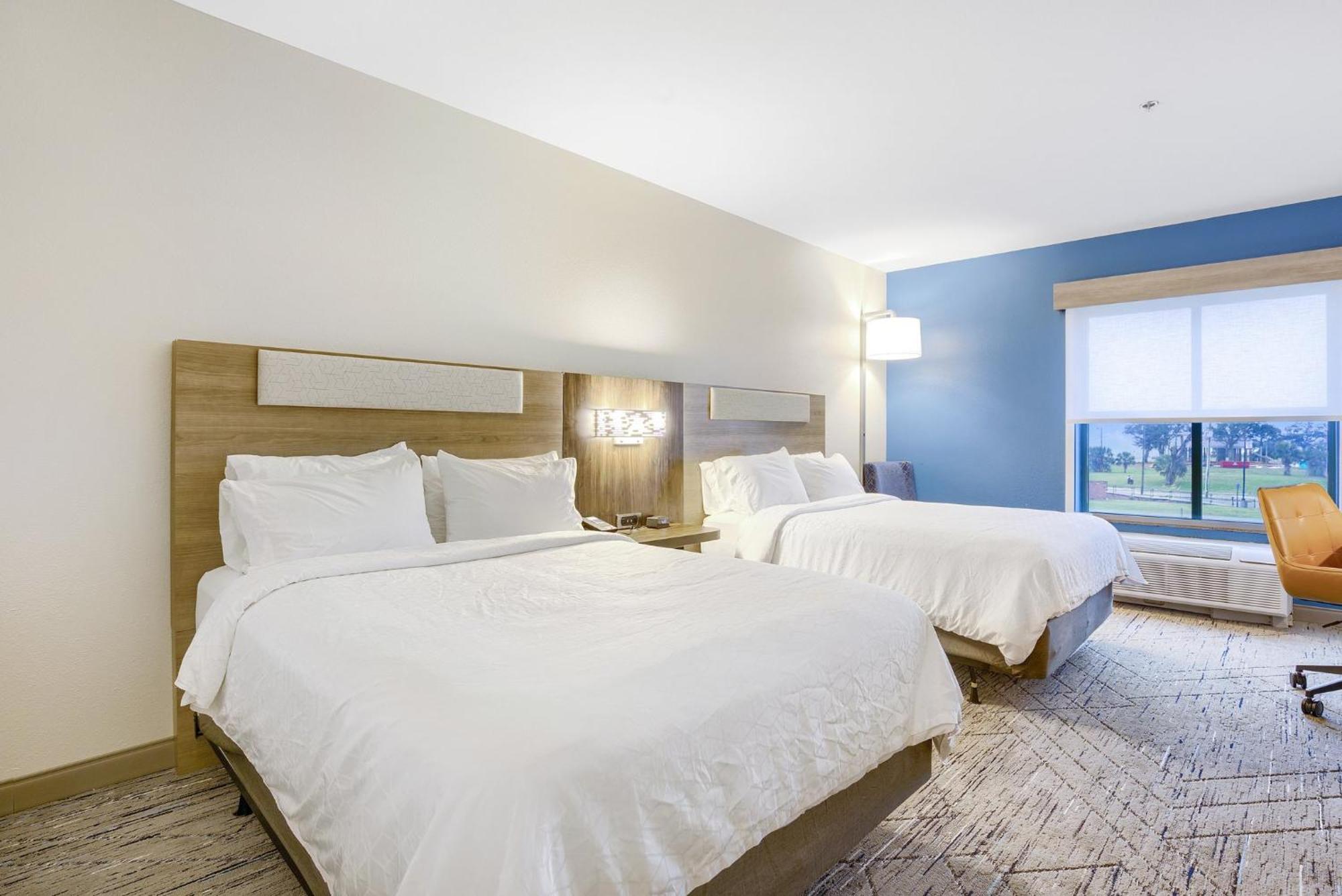Holiday Inn Express - Gulfport Beach By Ihg Bagian luar foto