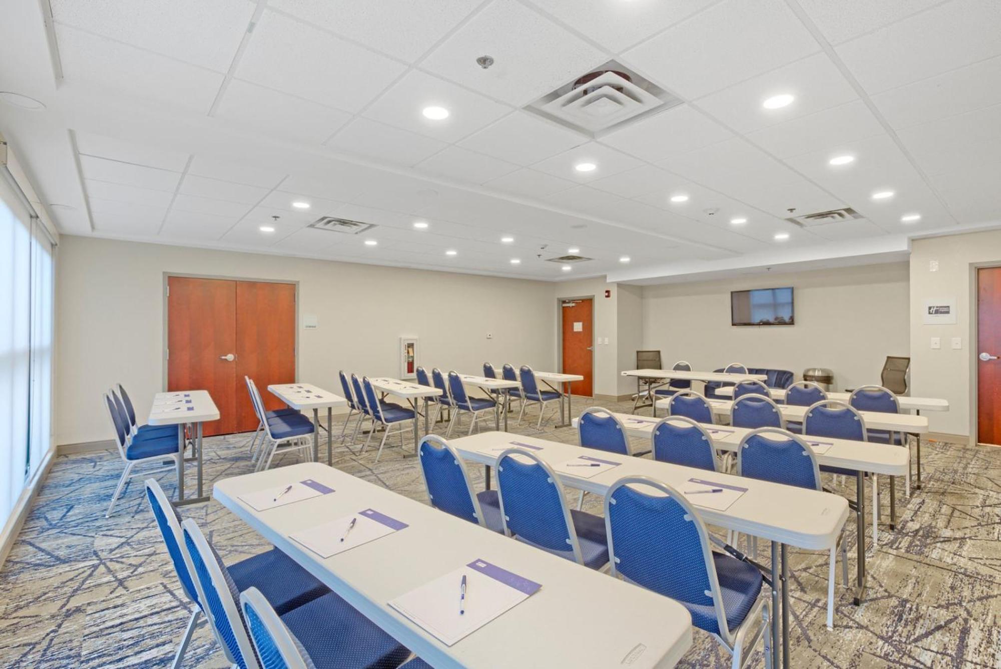Holiday Inn Express - Gulfport Beach By Ihg Bagian luar foto