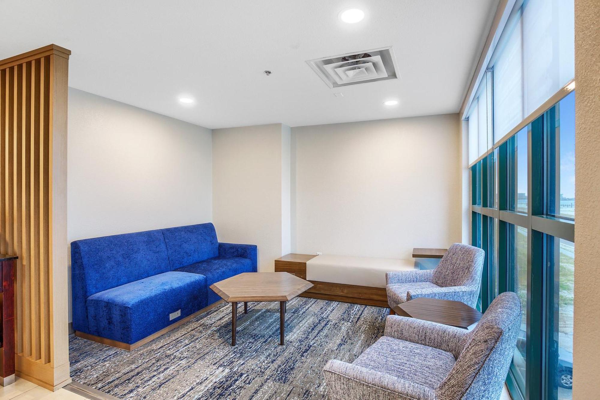Holiday Inn Express - Gulfport Beach By Ihg Bagian luar foto