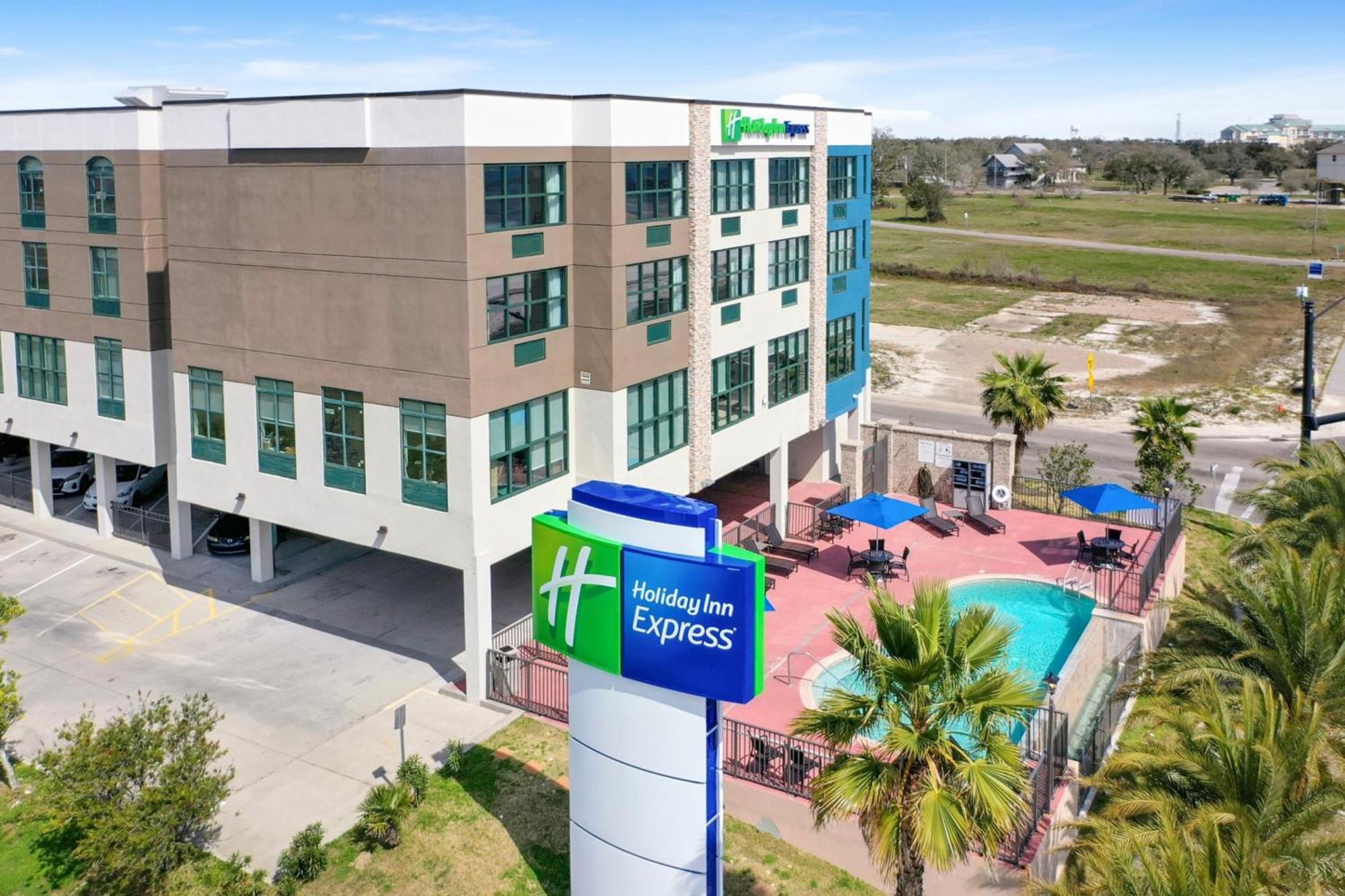 Holiday Inn Express - Gulfport Beach By Ihg Bagian luar foto