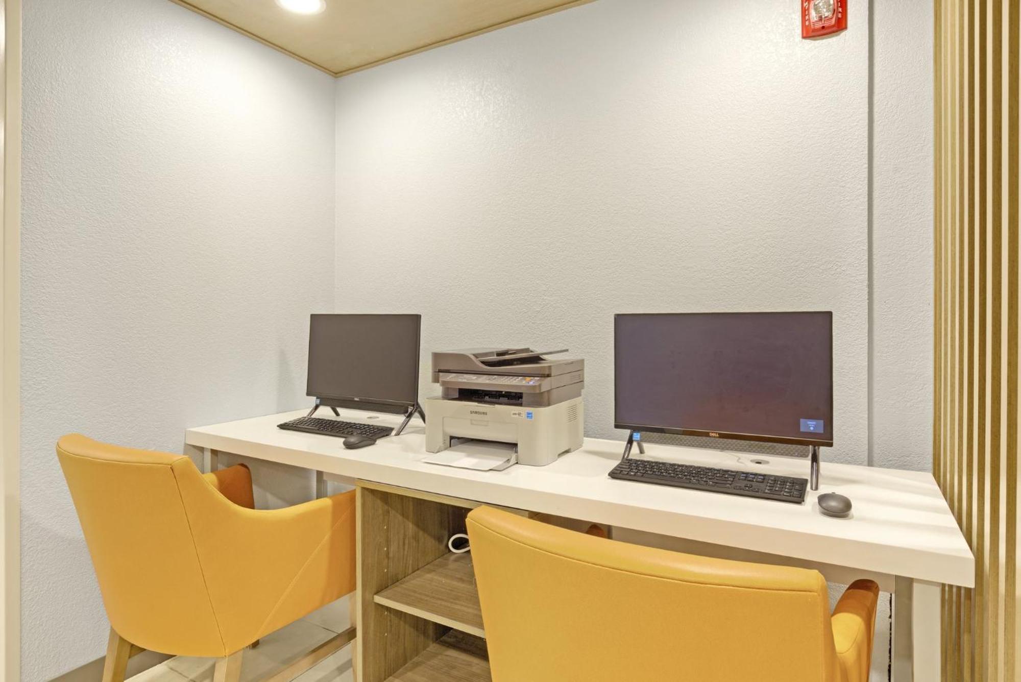 Holiday Inn Express - Gulfport Beach By Ihg Bagian luar foto
