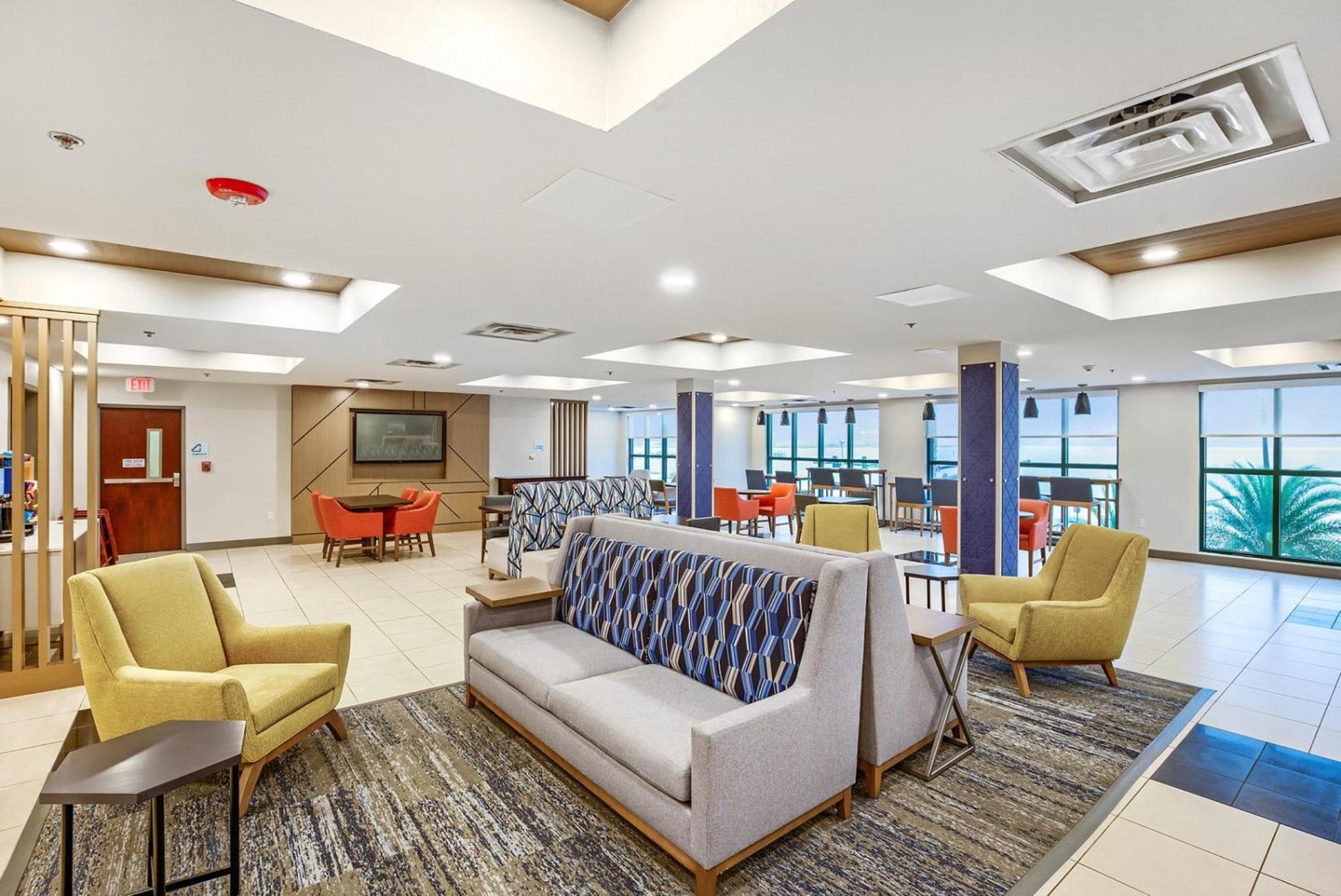 Holiday Inn Express - Gulfport Beach By Ihg Bagian luar foto