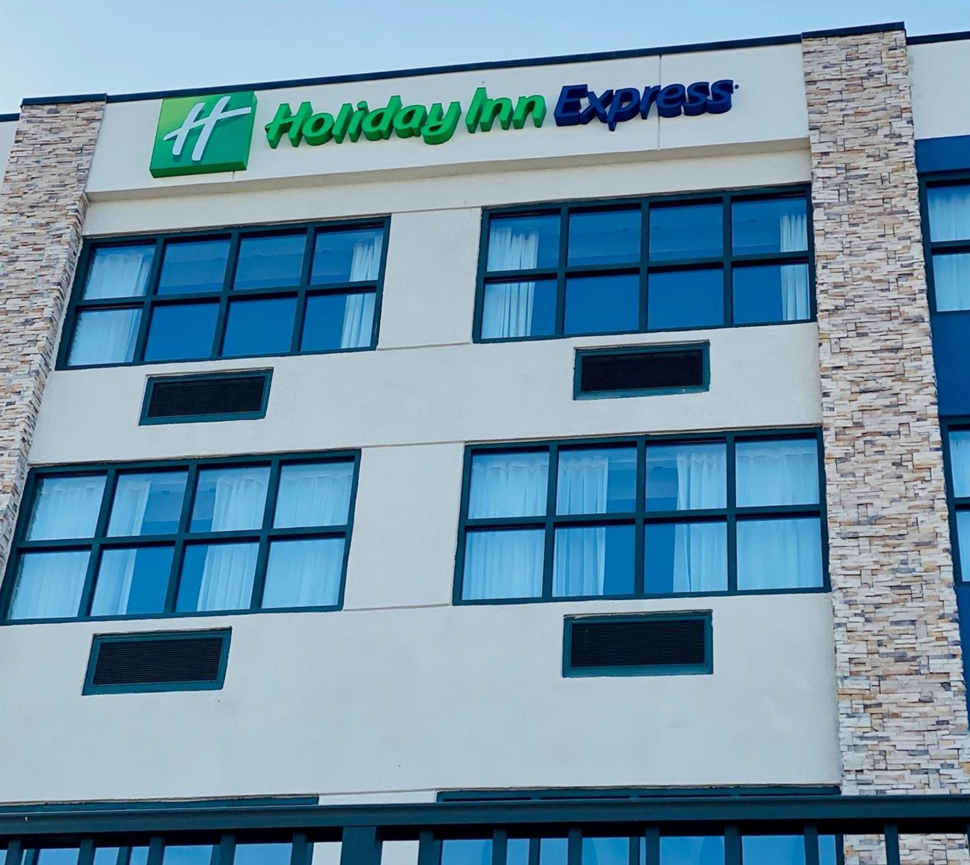 Holiday Inn Express - Gulfport Beach By Ihg Bagian luar foto