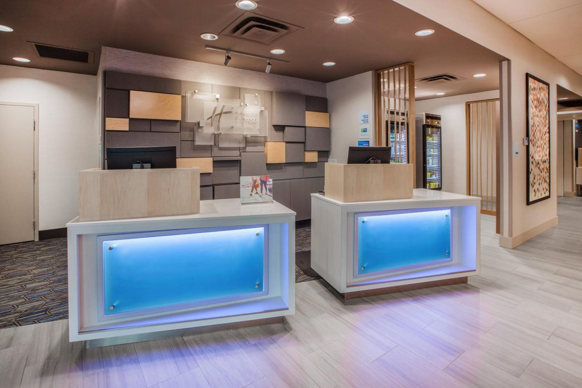 Holiday Inn Express - Gulfport Beach By Ihg Bagian luar foto