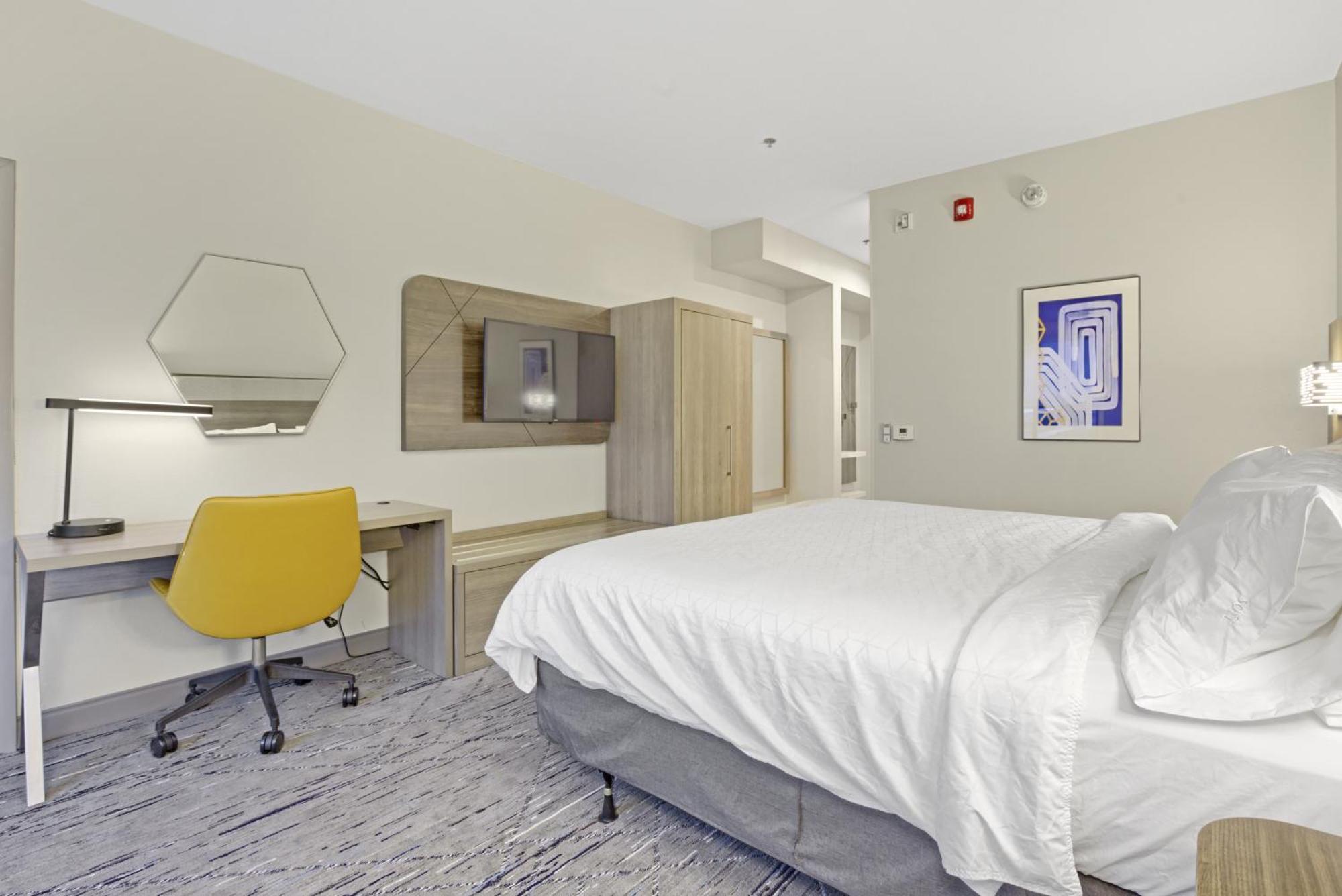 Holiday Inn Express - Gulfport Beach By Ihg Bagian luar foto