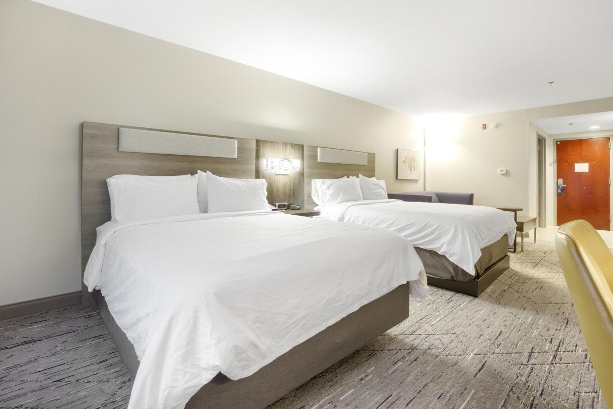 Holiday Inn Express - Gulfport Beach By Ihg Bagian luar foto