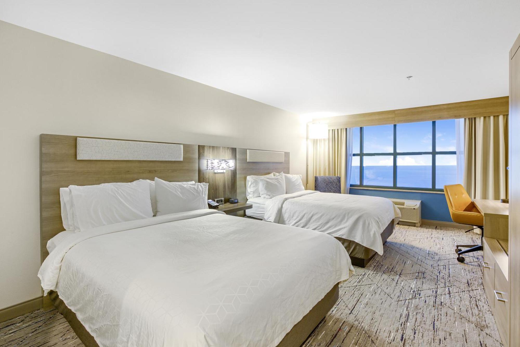 Holiday Inn Express - Gulfport Beach By Ihg Bagian luar foto