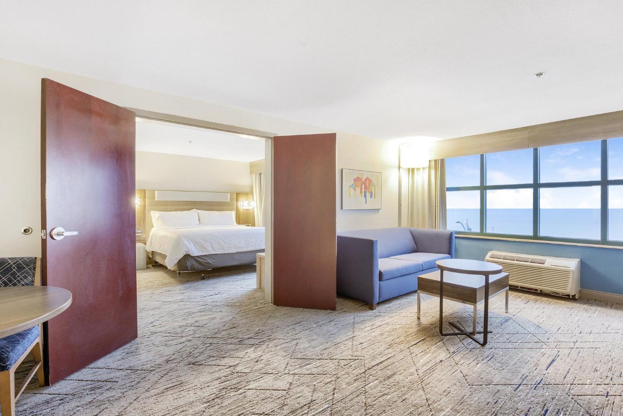 Holiday Inn Express - Gulfport Beach By Ihg Bagian luar foto