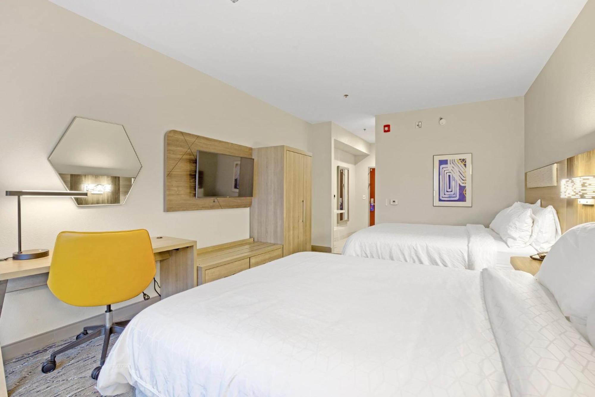 Holiday Inn Express - Gulfport Beach By Ihg Bagian luar foto