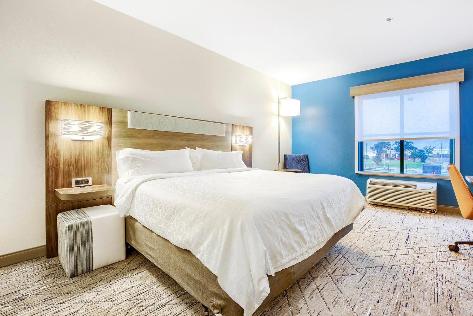 Holiday Inn Express - Gulfport Beach By Ihg Bagian luar foto