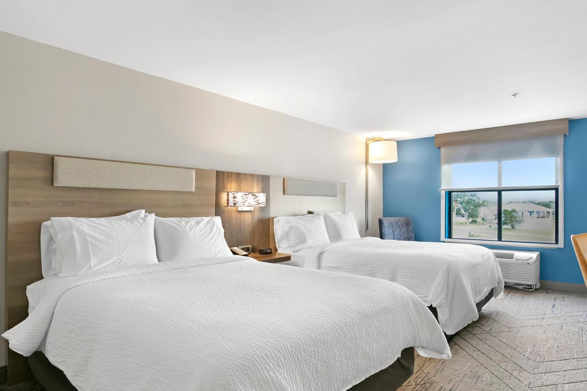 Holiday Inn Express - Gulfport Beach By Ihg Bagian luar foto